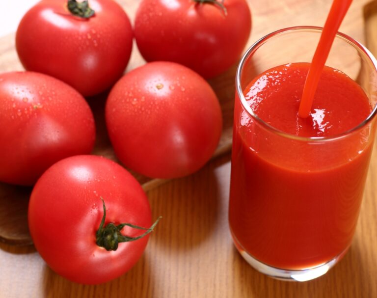 Jugo de tomate bebible